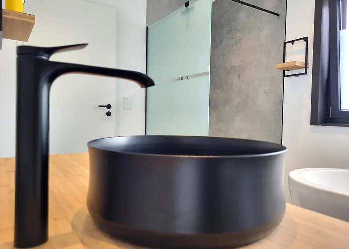 Schlossterrassen 8b * Pouch